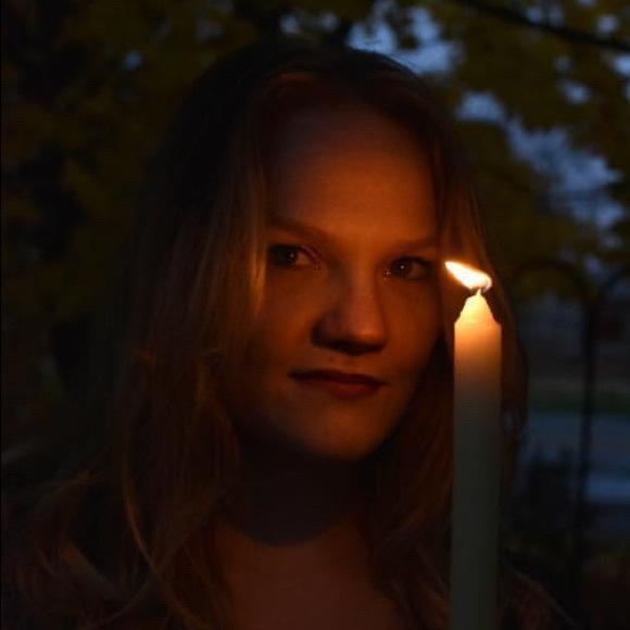 Meet your Posher, Lora - Picture 4 of 4